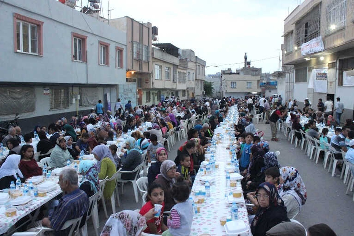 Kilis Belediyesi ve Malezyalı Dernekten İftar Yemeği