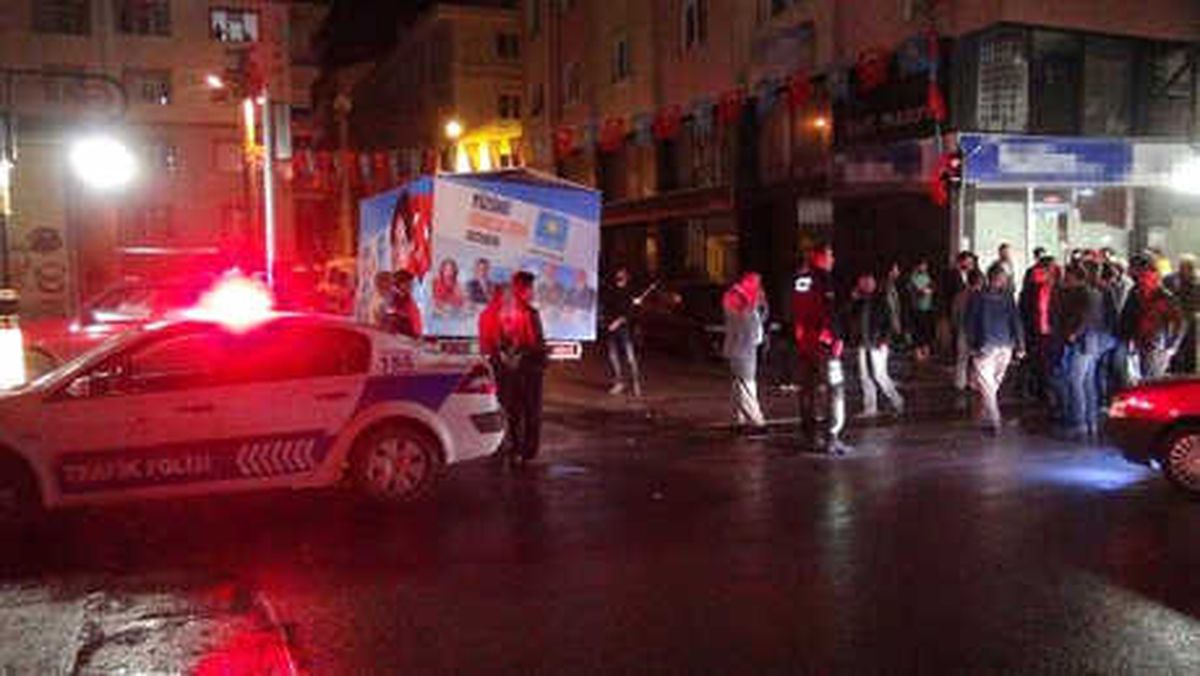 Kütahya\'da \'Parti Bayrağı Asma\' Gerginliği