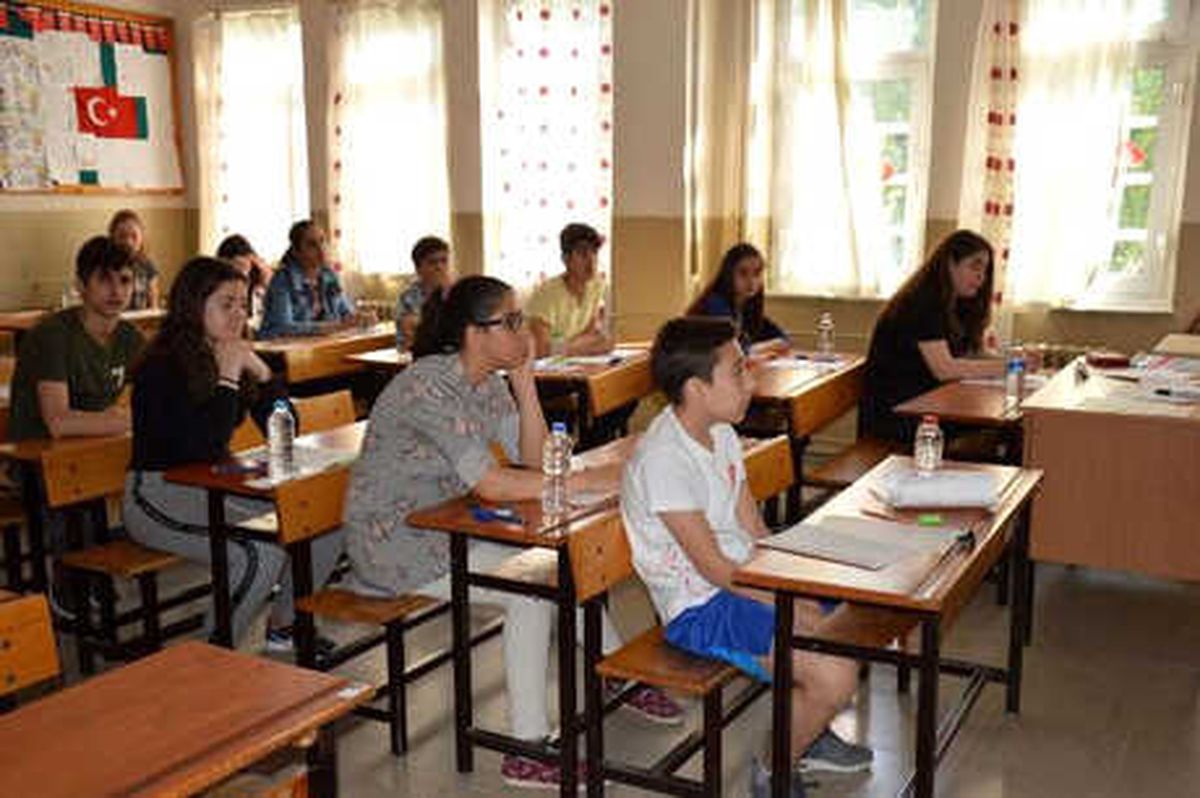 Manisa\'da 15 Bin 700 Öğrenci Lgs İçin Ter Döktü