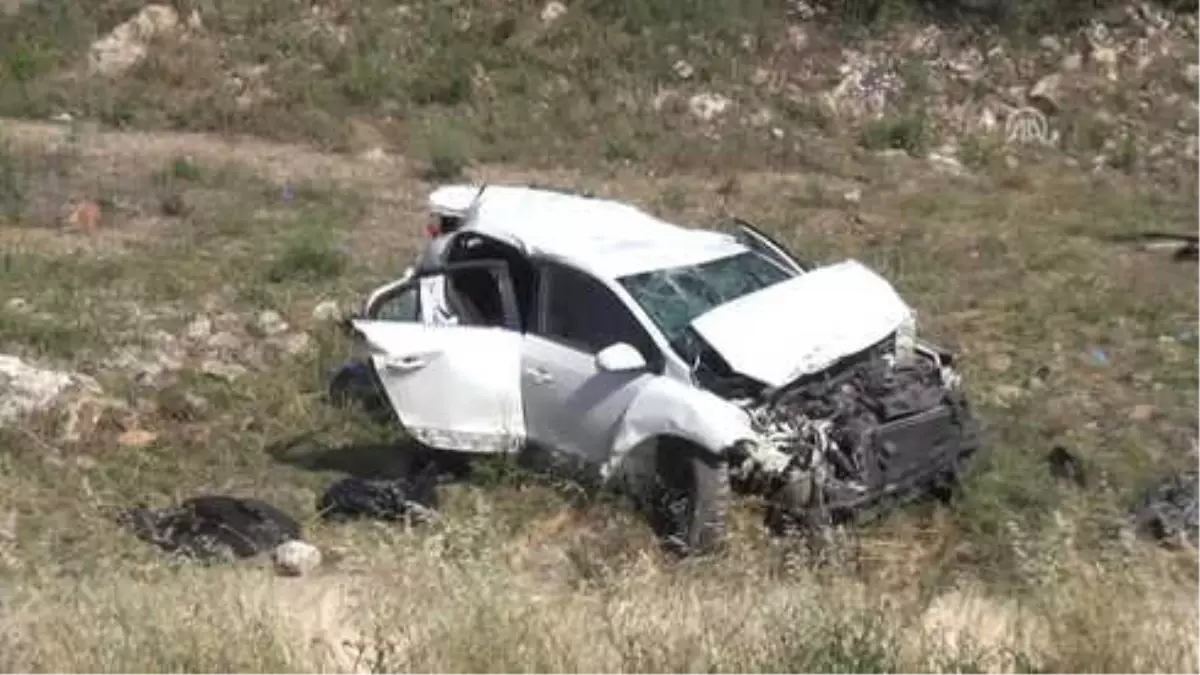 Otomobil Şarampole Devrildi: 1 Ölü, 1 Yaralı