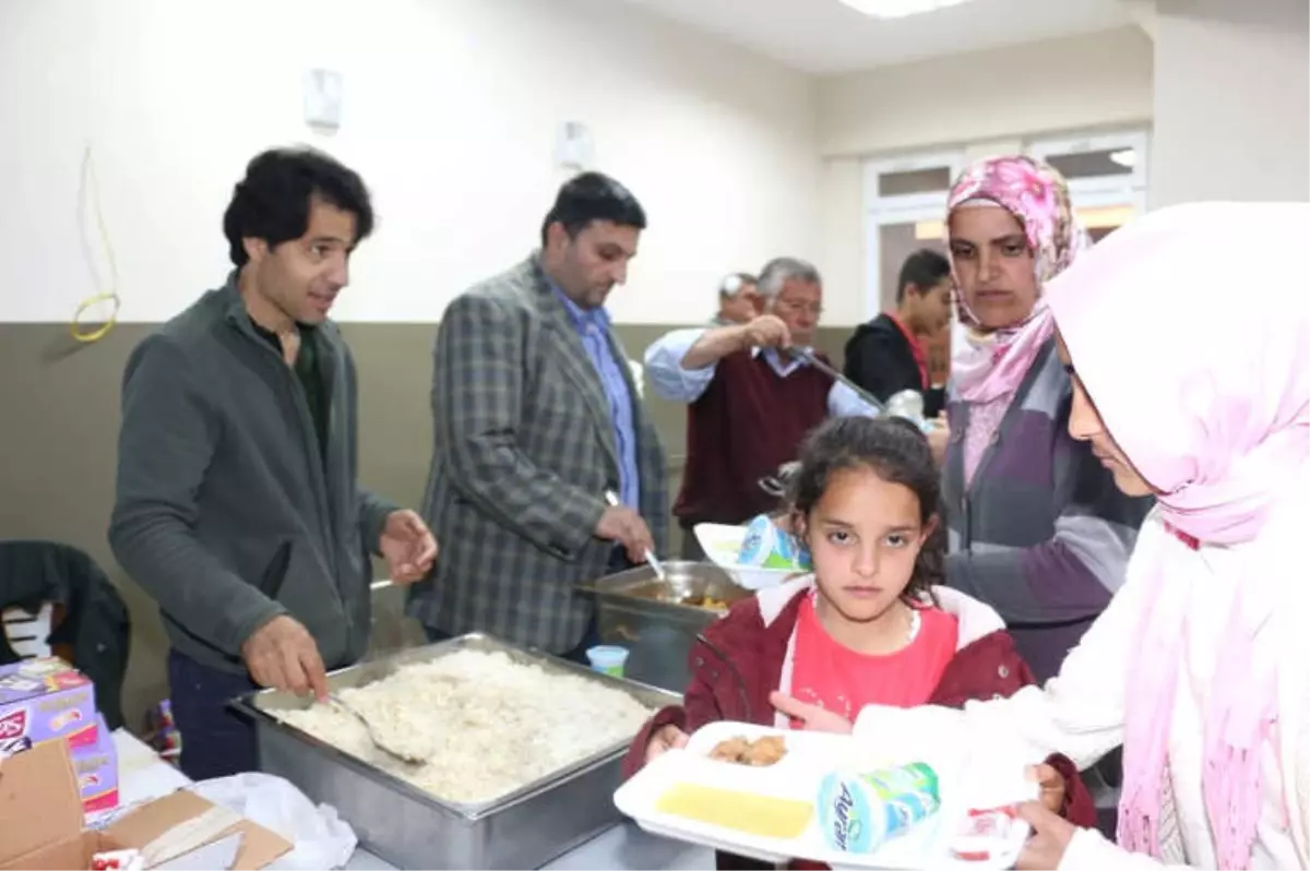 Seyitgazi\'deki İmam Hatipler İftar Programında Bir Araya Geldi