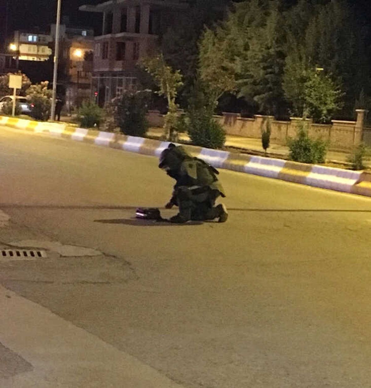 Şüpheli Kol Çantasından Makyaj Malzemeleri Çıktı