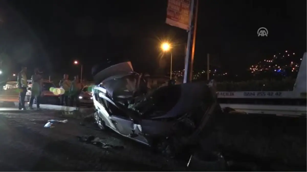 Trafik Kazasında Ağabey Öldü, Kardeşi Yoğun Bakımda