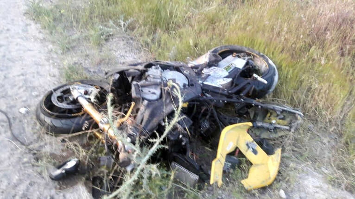 Aksaray\'da Motosiklet Otomobile Çarptı: 1 Ölü, 1 Yaralı