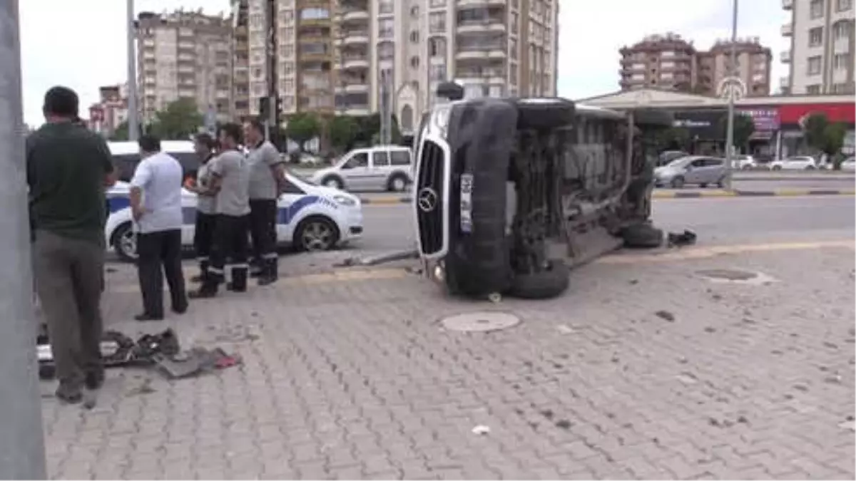 Ambulans ile Otomobil Çarpıştı