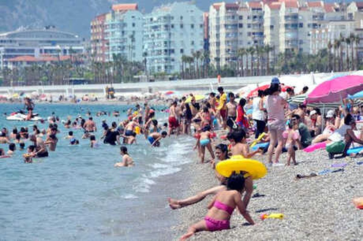 Antalya Sahilleri Doldu