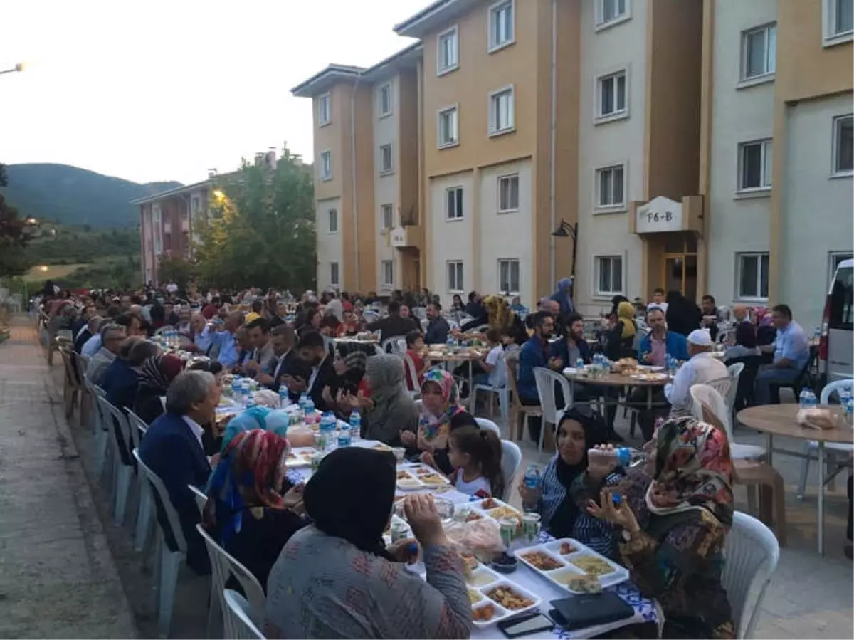 Başkan Şahin Orucunu TOKİ Sakinleri ile Açtı