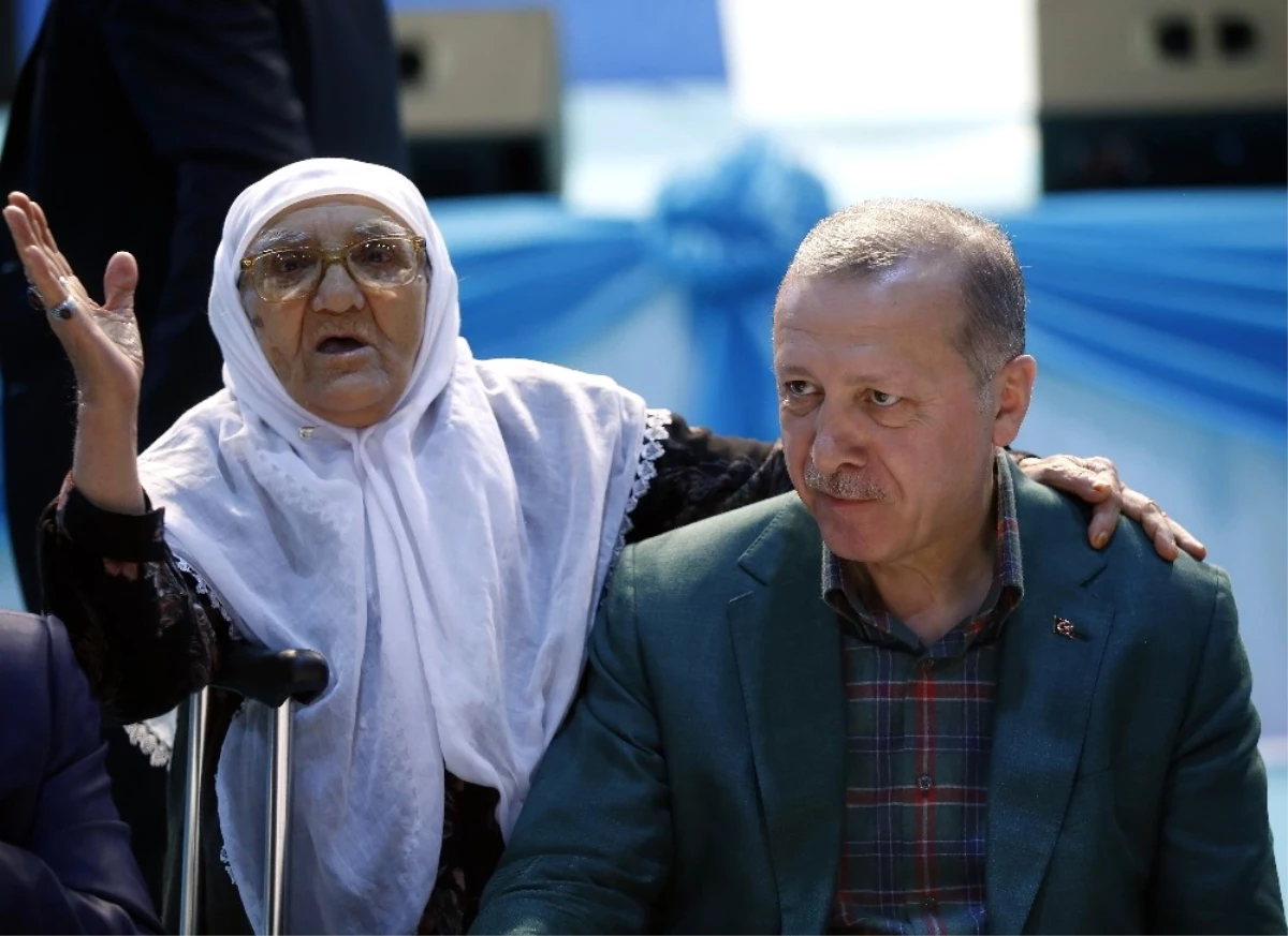 Cumhurbaşkanı Erdoğan Diyarbakır\'da Kanaat Önderleriyle Buluştu