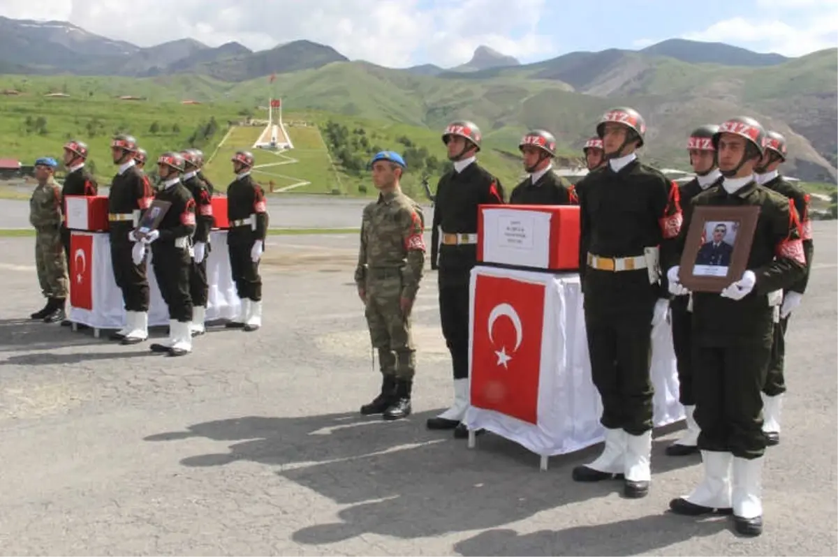 Hakkari\'de Şehit Uğurlama Töreni