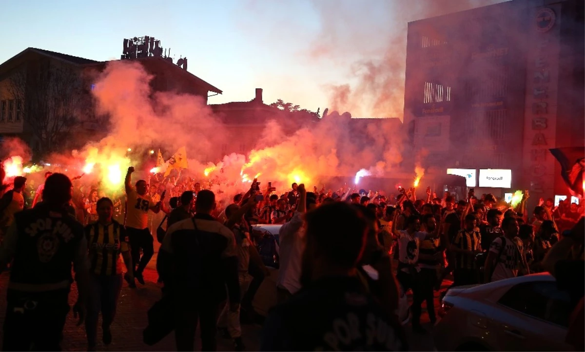 Fenerbahçeli Taraftarlar, Ali Koç’un Seçilmesiyle Birlikte Bayram Etti