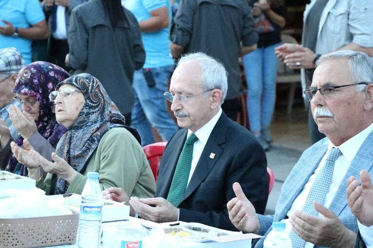 Kılıçdaroğlu, Çanakkale\'de İftar Yemeğine Katıldı