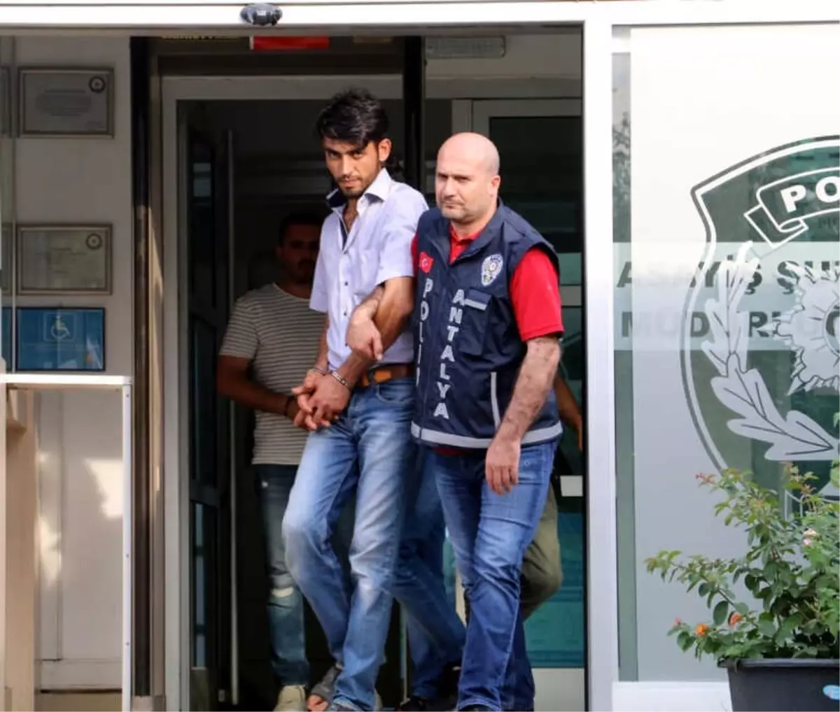 Kıskançlık Krizine Girip Karısını Kabloyla Boğarak Öldürdü, \'Elektrik Çarptı\' Dedi