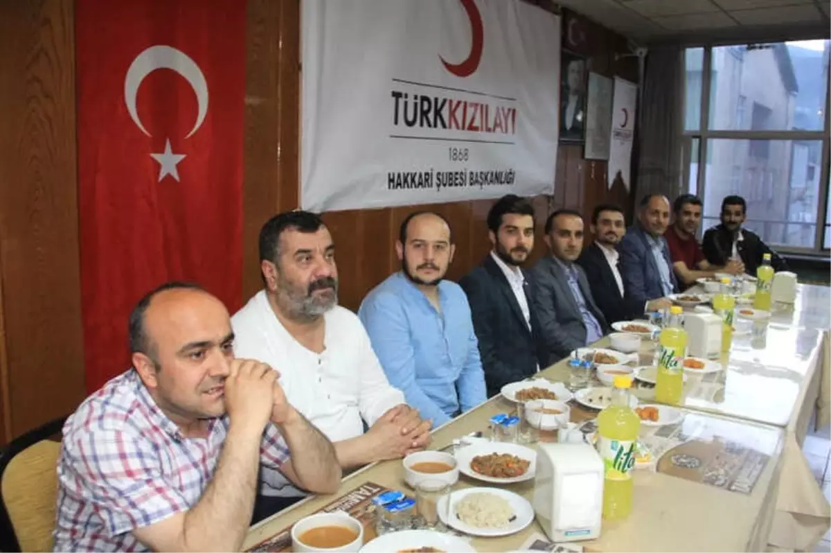 Kızılay Hakkari Şubesinden İftar Yemeği