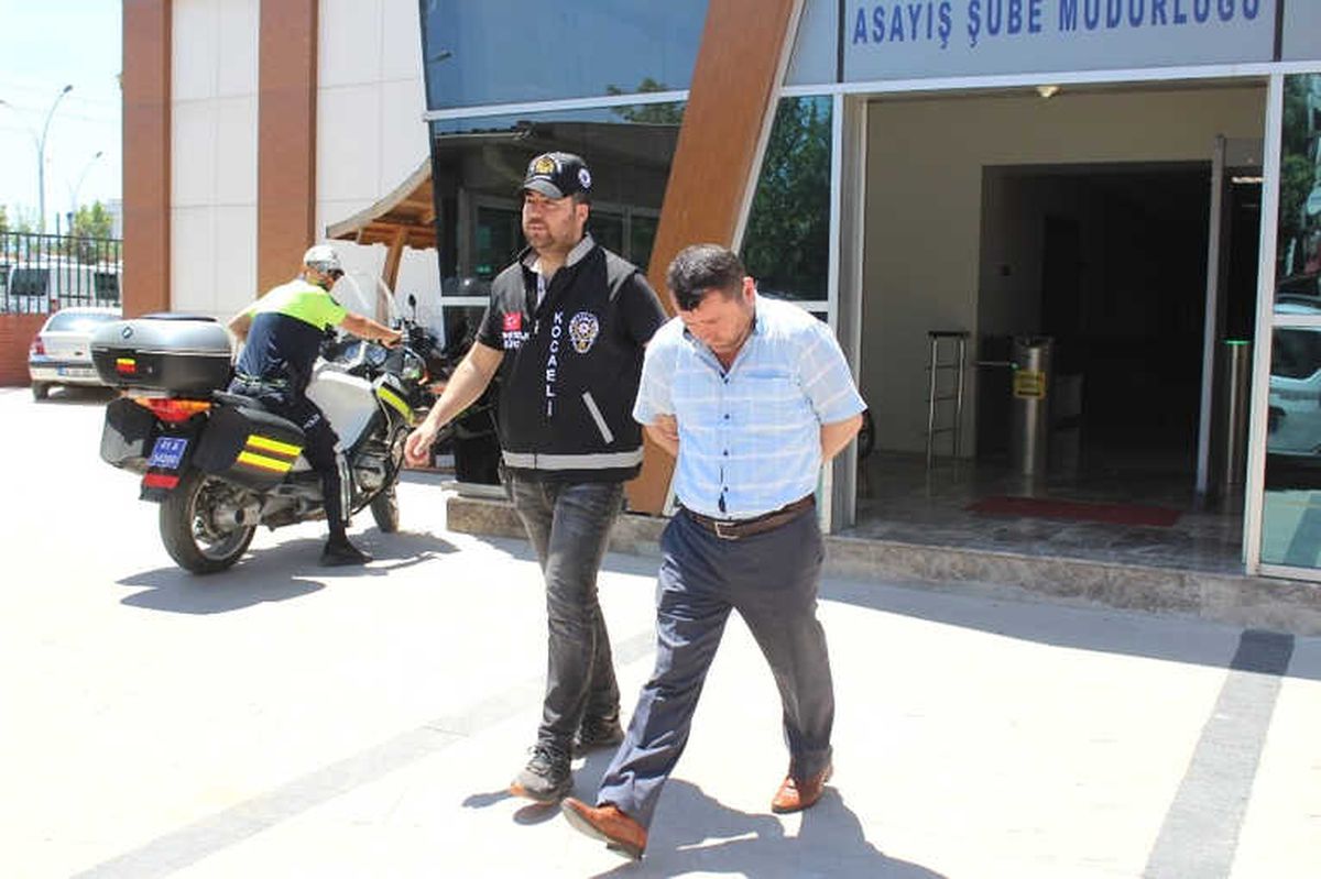 Otomobillerin Şasi ve Motor Numaralarını Değiştiren Hırsızlar Yakalandı