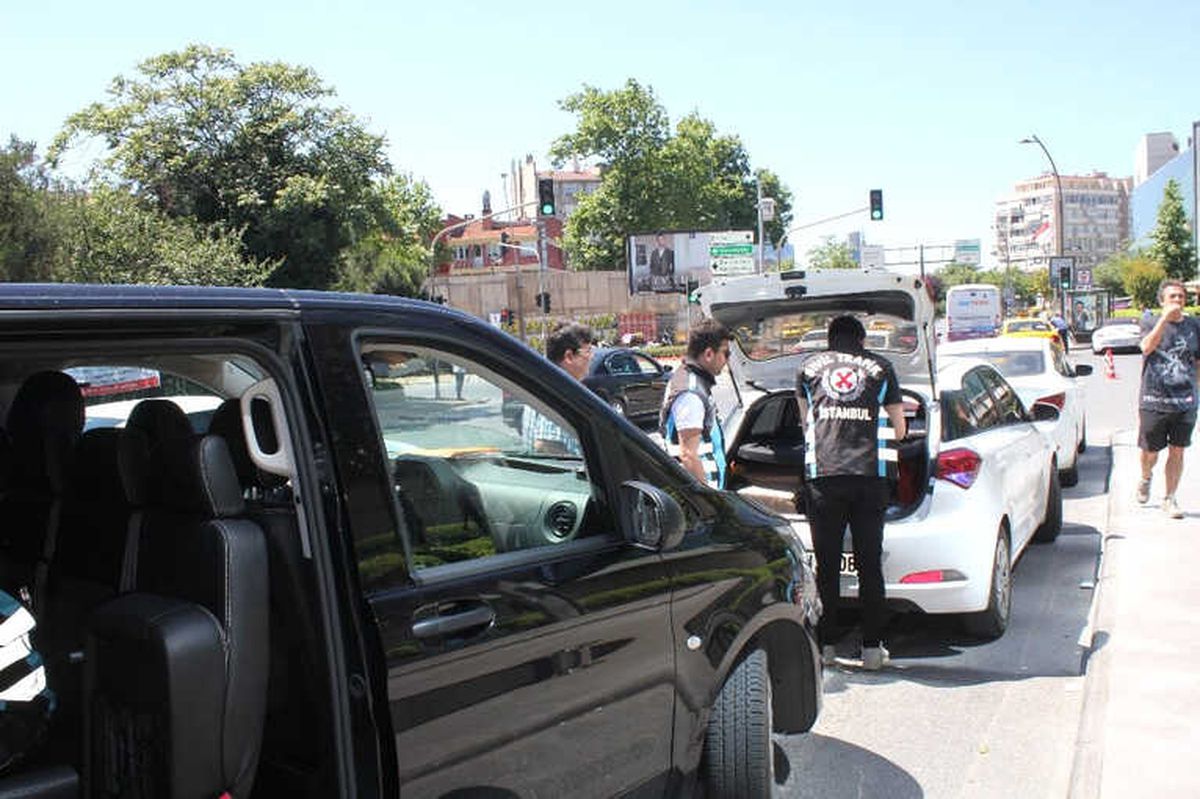 Etiler\'de Uber Sürücü ile Sivil Trafik Ekipleri Arasında İlginç Diyalog