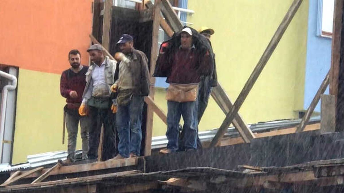 Sarıkamış\'ta Sağanak Yağış Sele Dönüştü