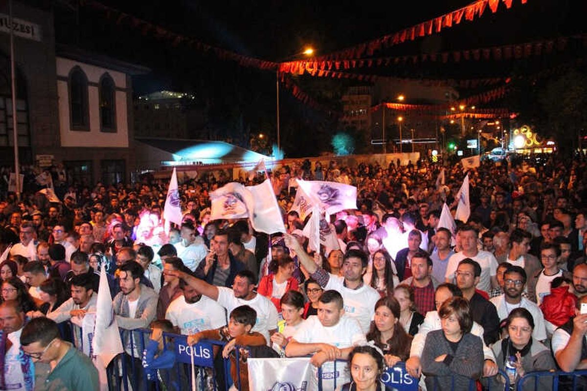 Süper Lig\'e Yükselen Afyon Belediyespor Basketbol Takımı Şampiyonluğu Kutladı