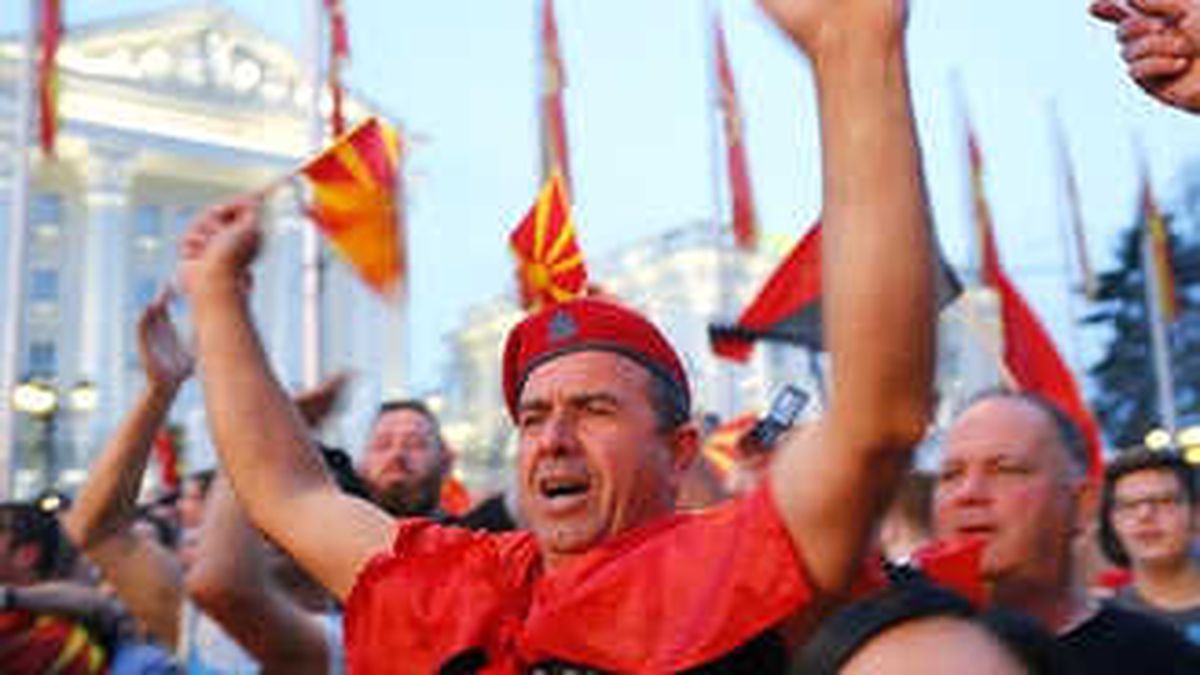 Üsküp\'teki Protesto Eylemlerinde Erken Seçim Çağrısı