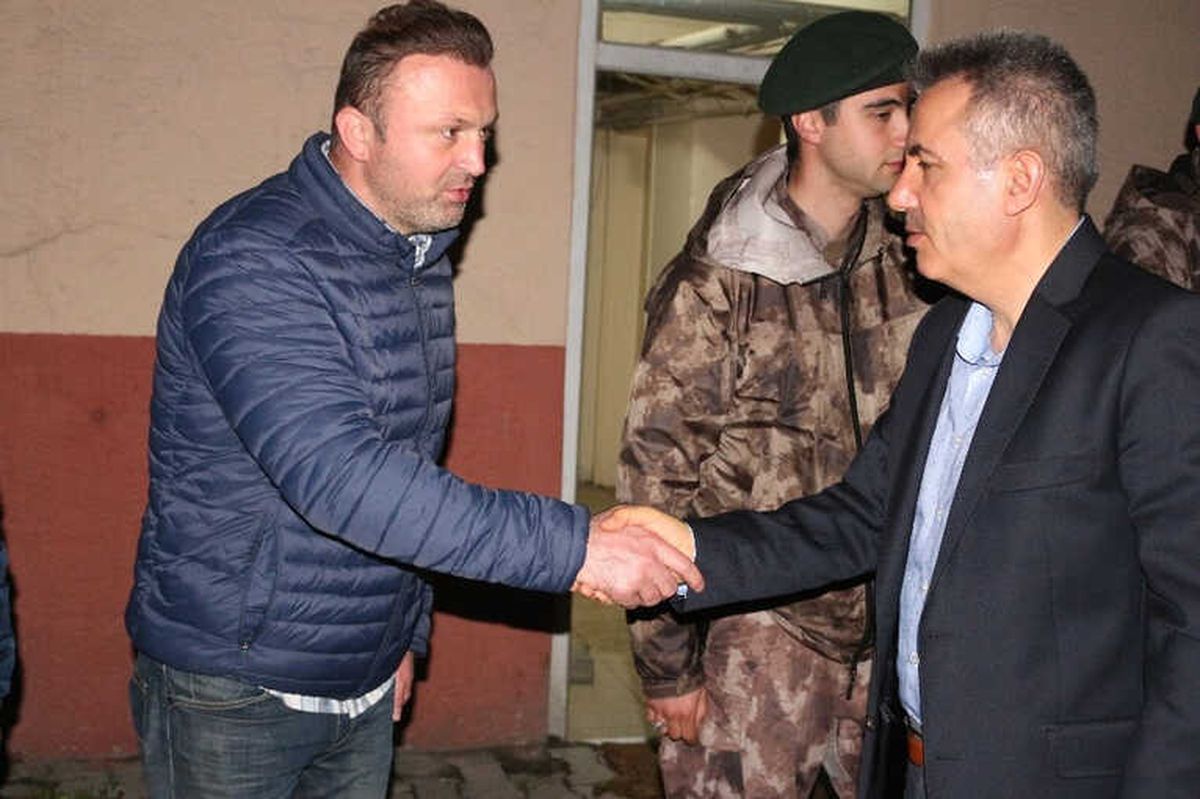 Vali Elban, Özel Harekat Polisleri ile Sahur Yaptı