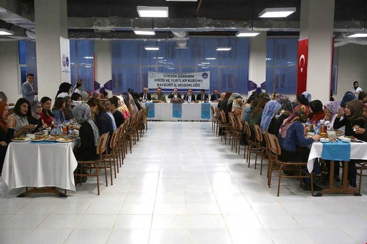 Vali Pehlivan İftarını Öğrencilerle Birlikte Yaptı
