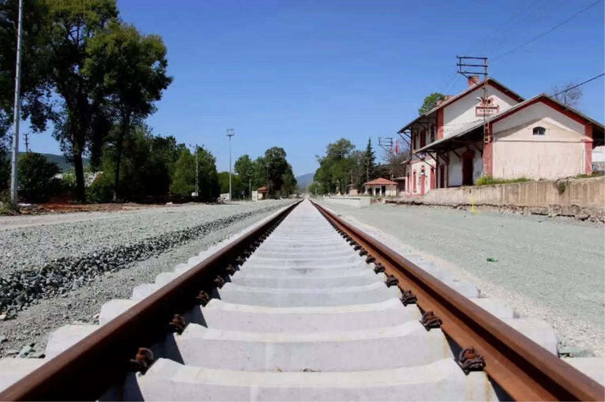 90 Yıllık Demiryolu Hattı Yenileniyor