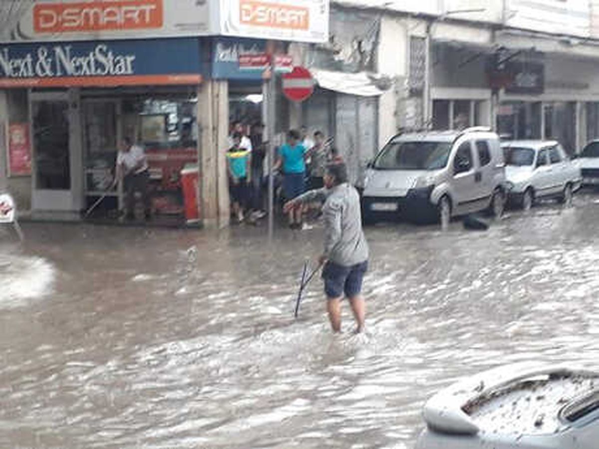 Adıyaman\'da Yağmur Sonrası Yollar Göle Döndü