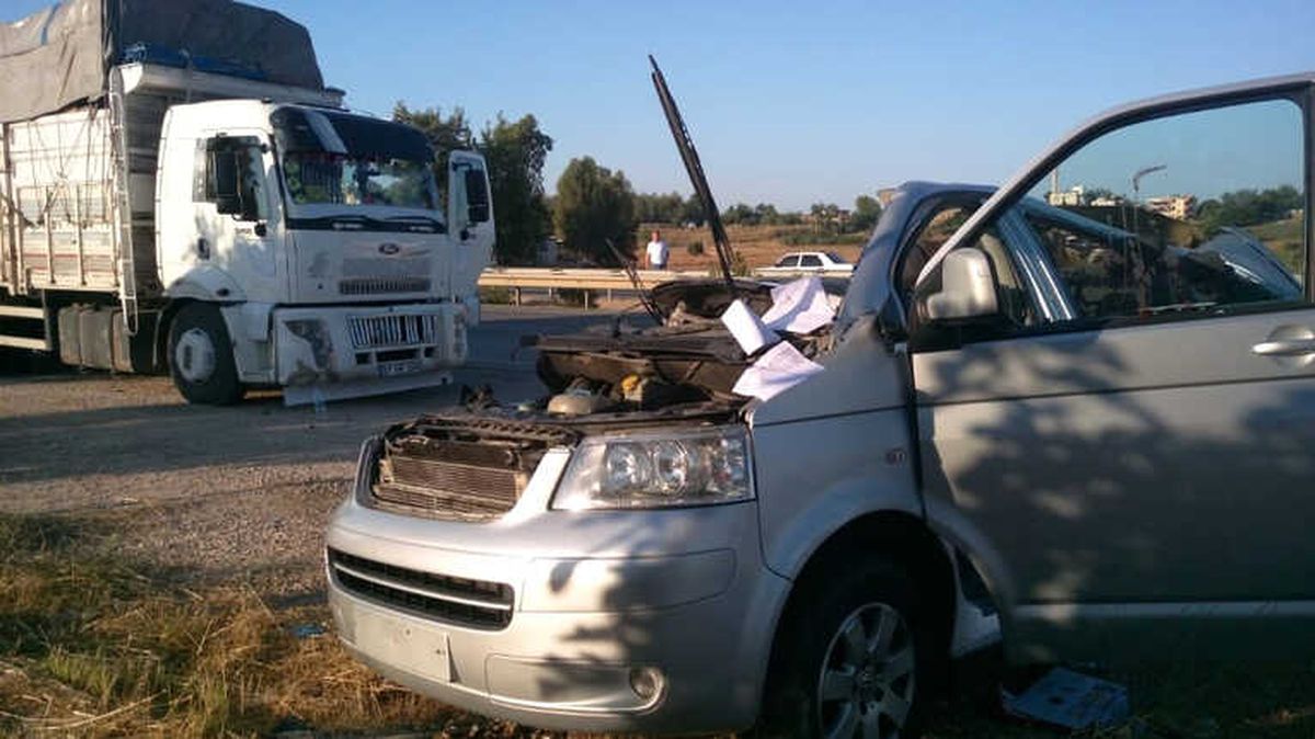 Antalya\'da 2 Ayrı Trafik Kazasında 3 Kişi Yaralandı