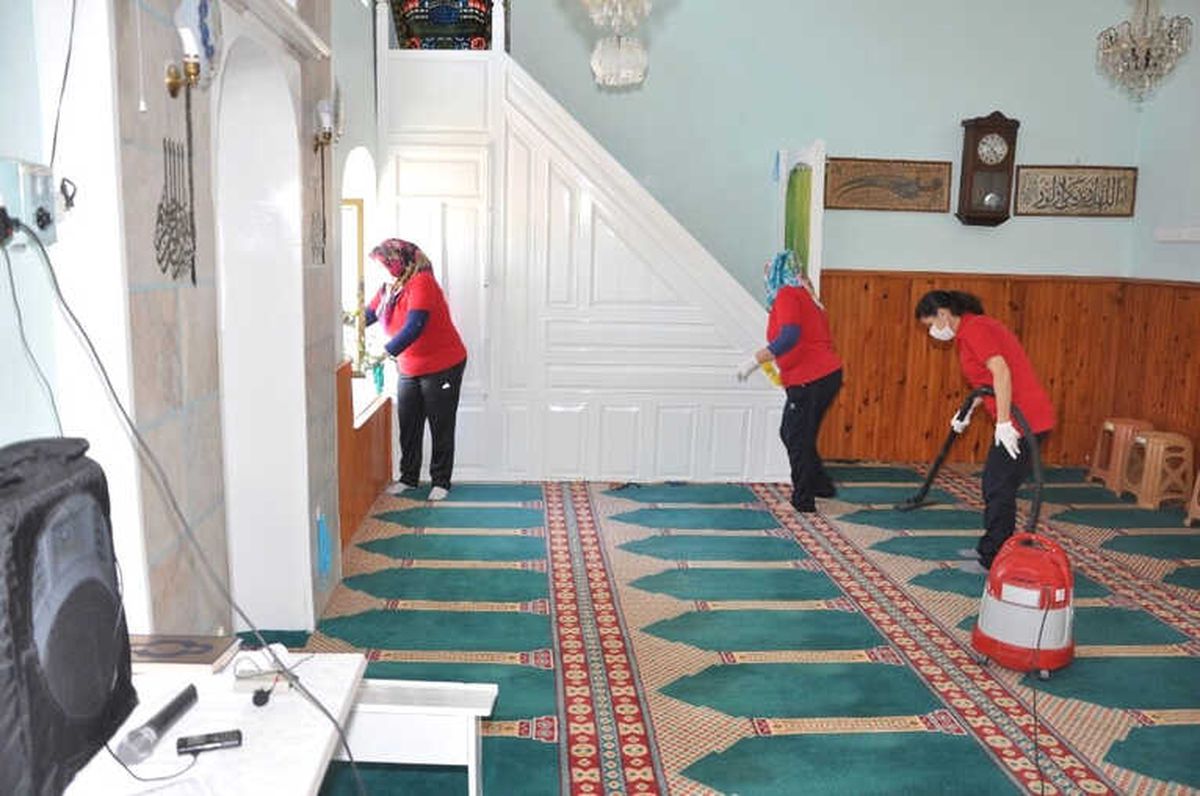 Buldan Belediyesi 58 Camide Bayram Temizliği Başlattı
