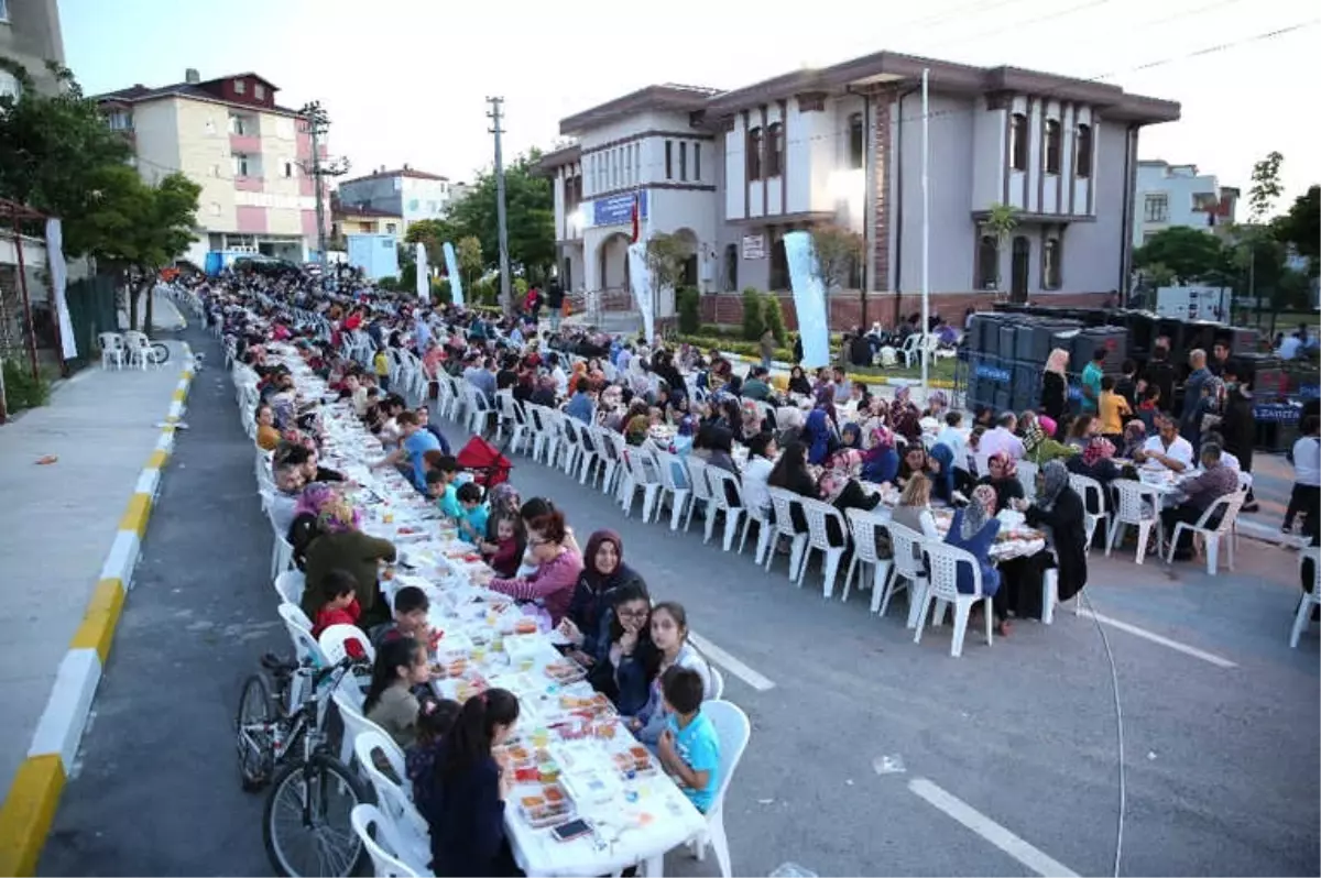 Darıca\'da Dev İftar Sofrası