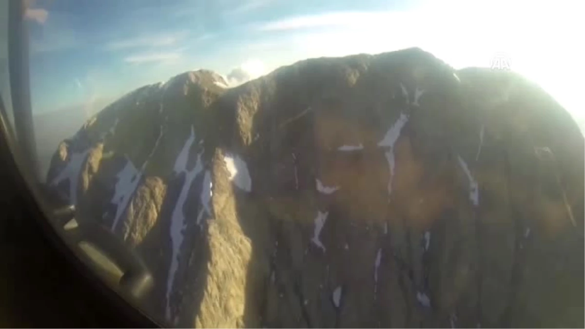 Demirkazık Dağı\'nda Mahsur Kalan 3 Dağcının Kurtarılma Görüntüleri
