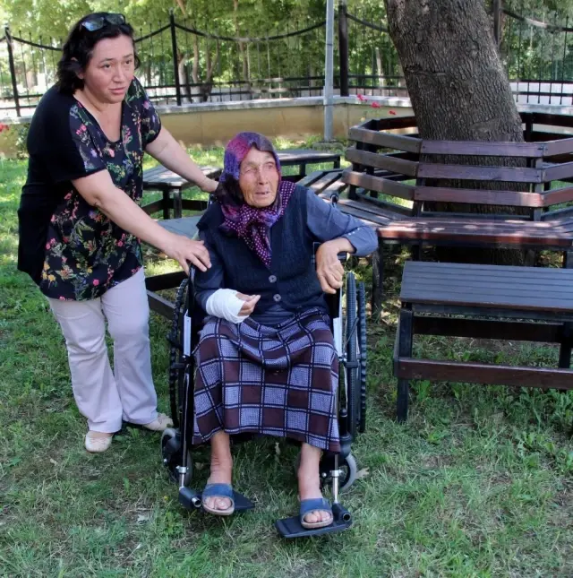 Dilenmediği İçin Oğlu ve Gelini Tarafından Dövülen Yaşlı Kadına Devlet