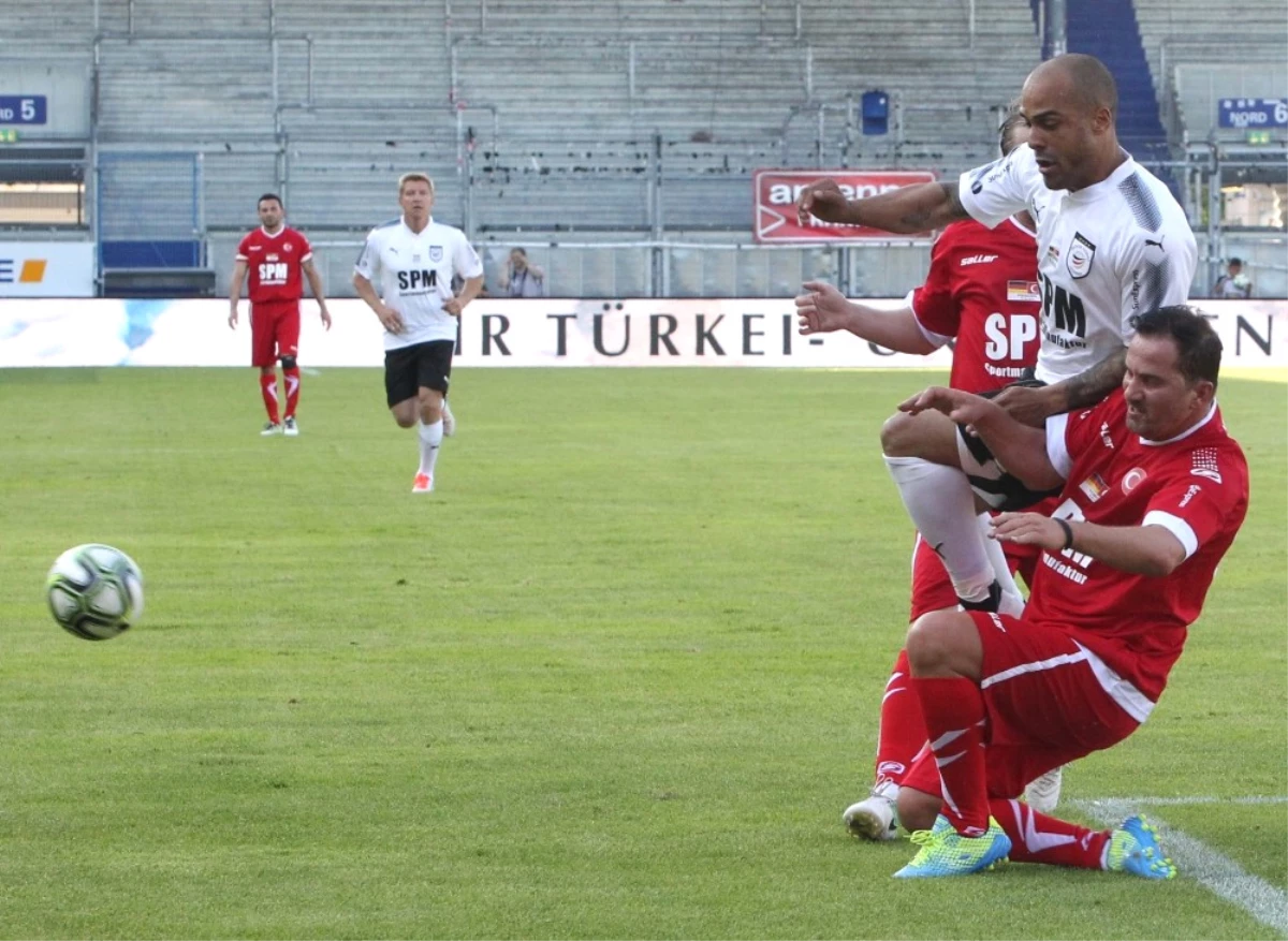 Efsaneler Maçında Türkiye Sevindi: 4-3