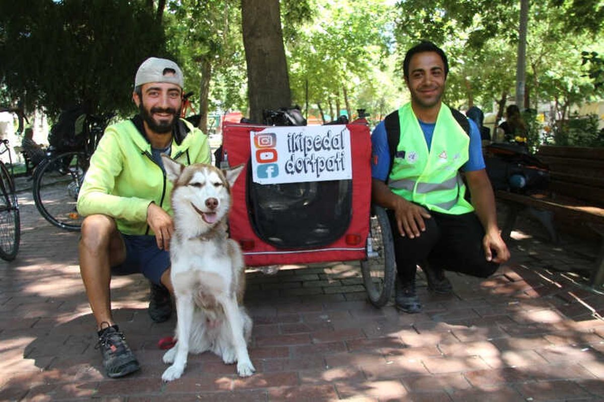 Garsonluktan İstifa Edip, Köpekle Türkiye Turuna Çıktılar