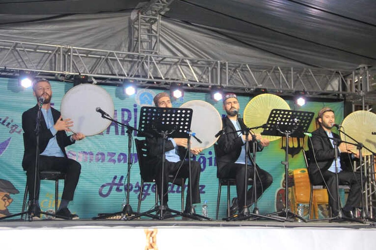 Grup Teylani Hakkari\'de Konser Verdi