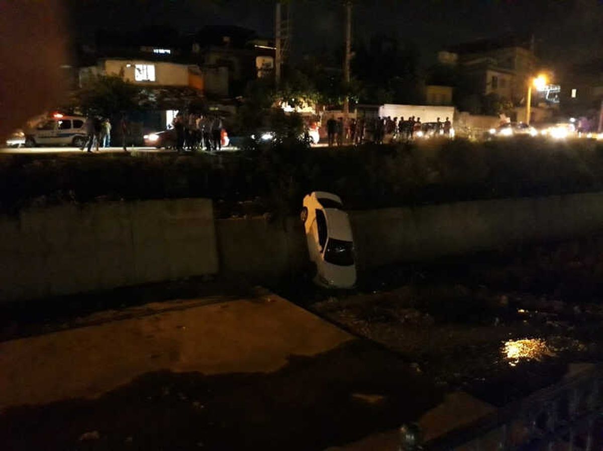 Hatay\'da Otomobil Kanala Uçtu