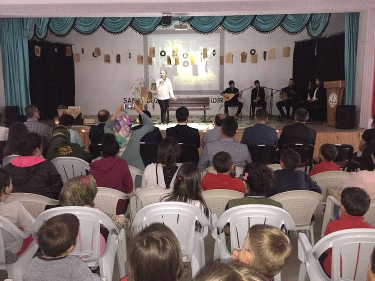 Kabadüz\'de Öğrencilerden Şiir Dinletisi
