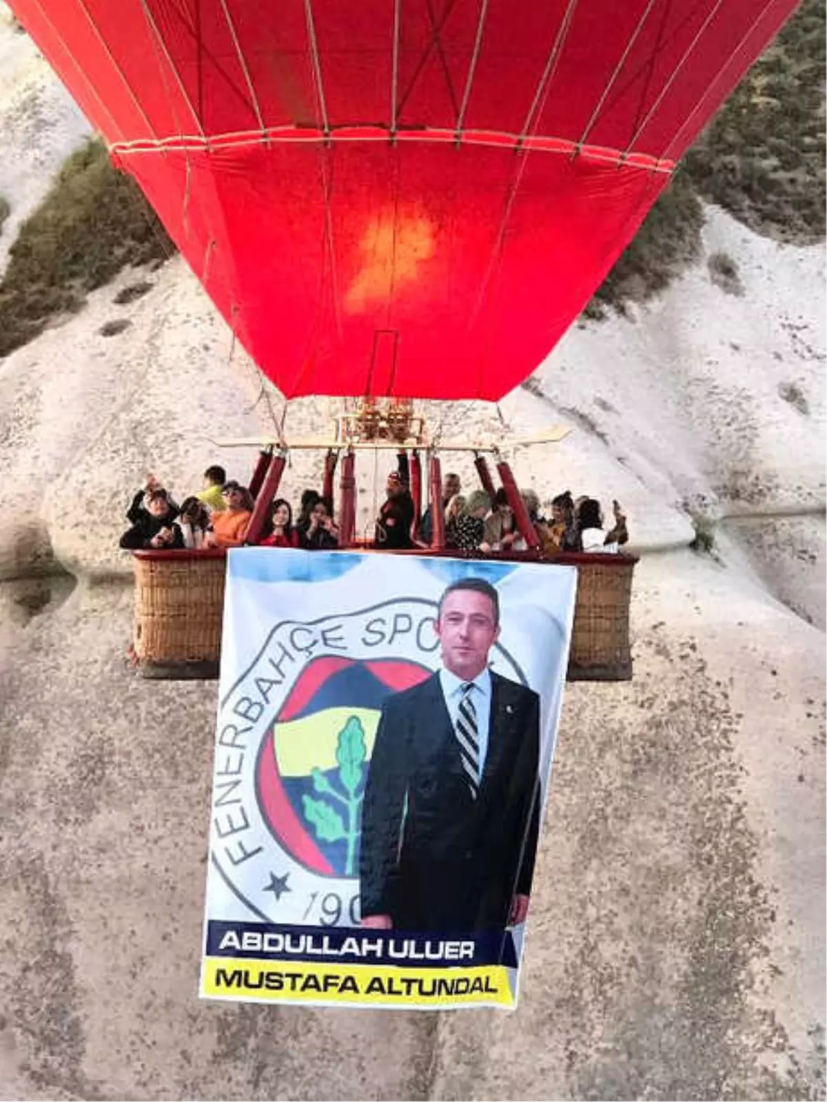 Kapadokya Semalarında Ali Koç Posteri ile Balon Turu