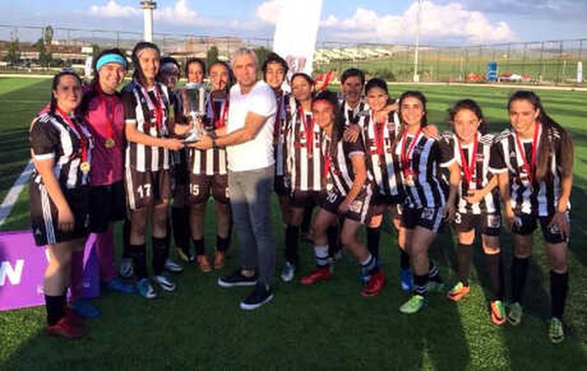 Kayseri Gençlerbirliği Genç Kızlarda Türkiye Şampiyonu Oldu