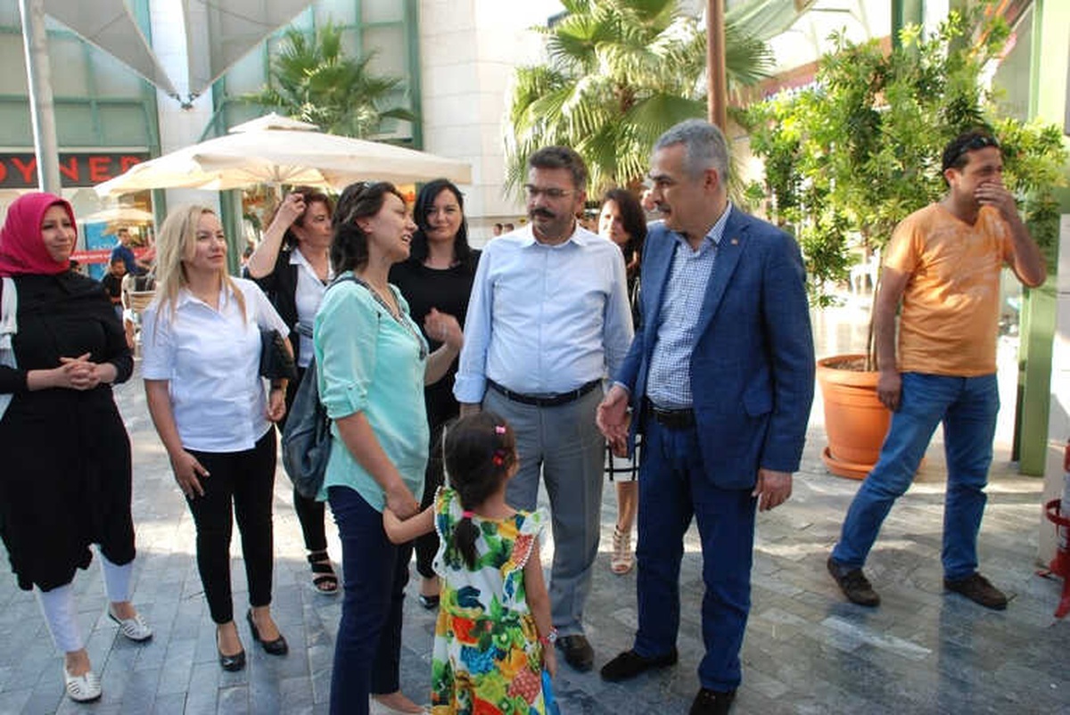 Milletvekili Savaş, Forum Avm\'de Vatandaşlarla Bir Araya Geldi