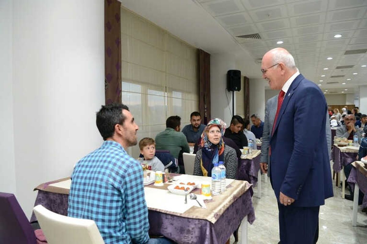 Rektör Savaş, Şehit Aileleri ve Gazilerle Bir Araya Geldi