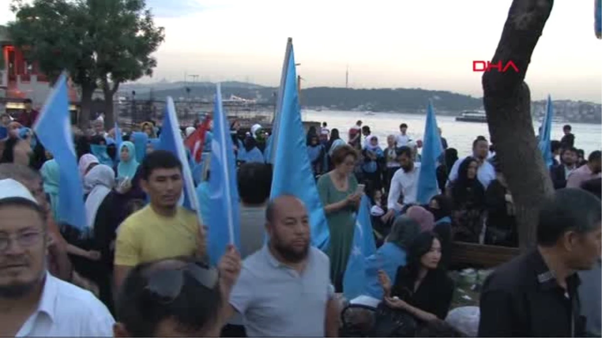 Türkistanlılar\'dan Çin Başkonsolosluğu\'na İftar Protestosu