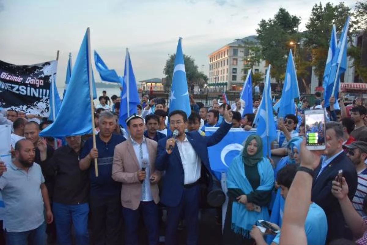 Türkistanlılardan Çin Başkonsolosluğu\'na İftar Protestosu