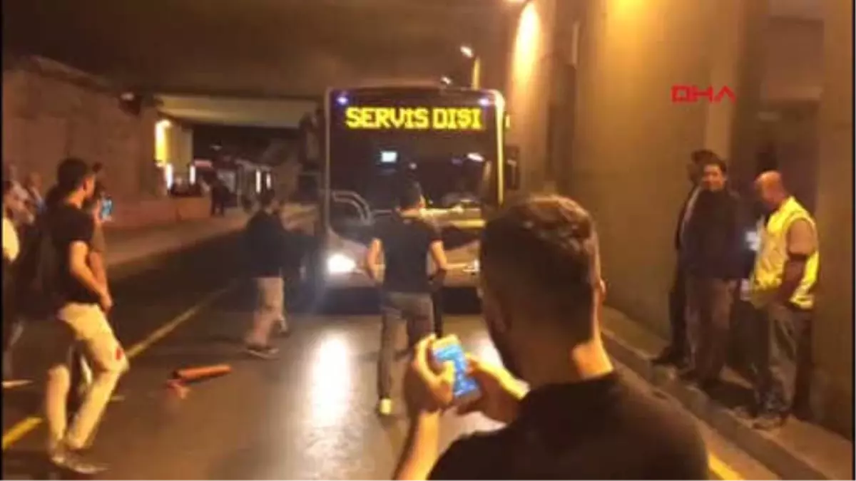 Zincirlikuyu\'da Geceyarısı Metrobüs İsyanı...