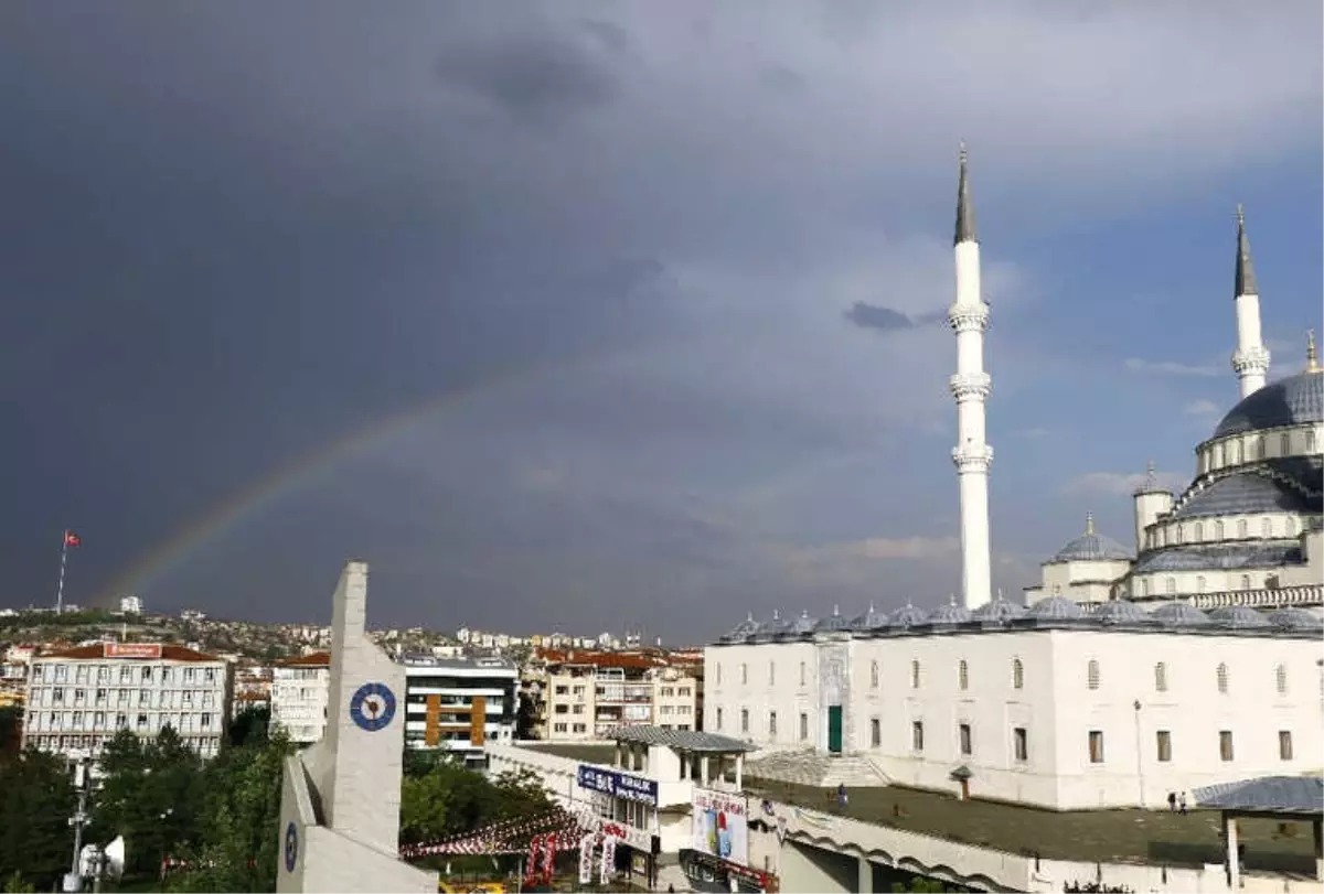 Ankara Semalarındaki Gökkuşağının Görsel Şöleni