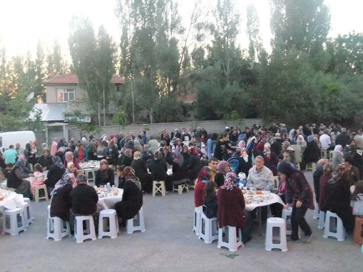 Başkan Tutal, Gökhüyük Mahallesinde İftar Açtı