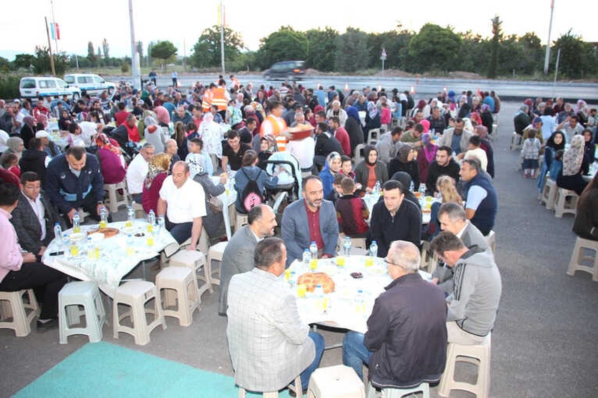 Beyşehir\'de Belediye Çalışanları ve Aileleri İftarda Buluştu