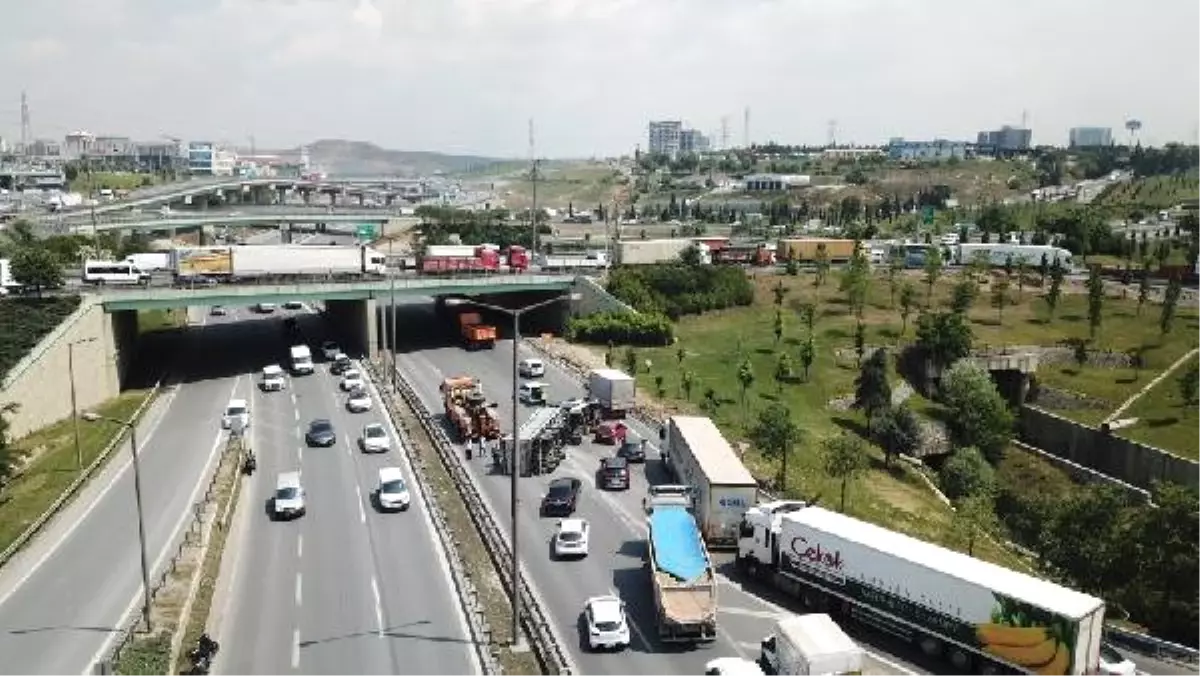 Havadan Fotoğraflarla) - Basın Ekspres Yolu\'nda Bakır Yüklü Kamyon Devrildi; 2 Şerit Trafiğe Kapandı