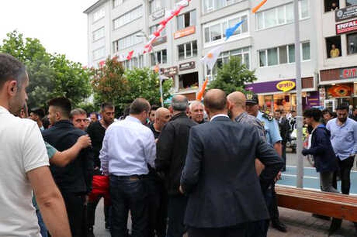 Hdp\'liler ile Karşıt Görüşlü Grup Kavga Etti