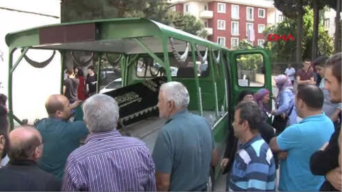 İstanbul Şile\'de Boğulan Şarkıcı Onurcan Özcan Son Yolculuğuna Uğurlandı