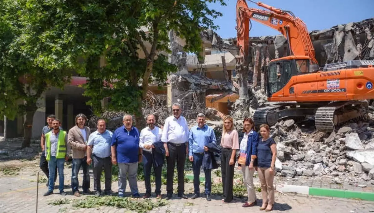 Karacabey\'e Modern Otopark İçin İlk Kazma Vuruldu